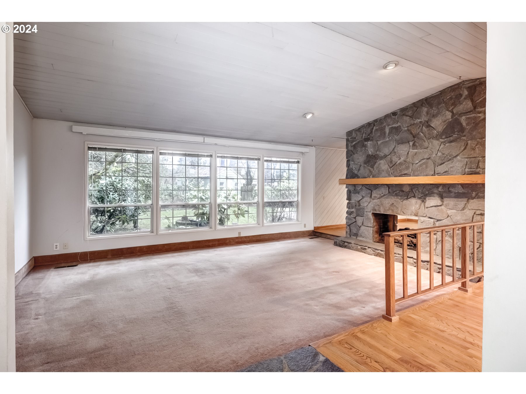 9082 Southwest Arapaho Road Tualatin, OR 97062 - Photo 5 of 31 Living Room