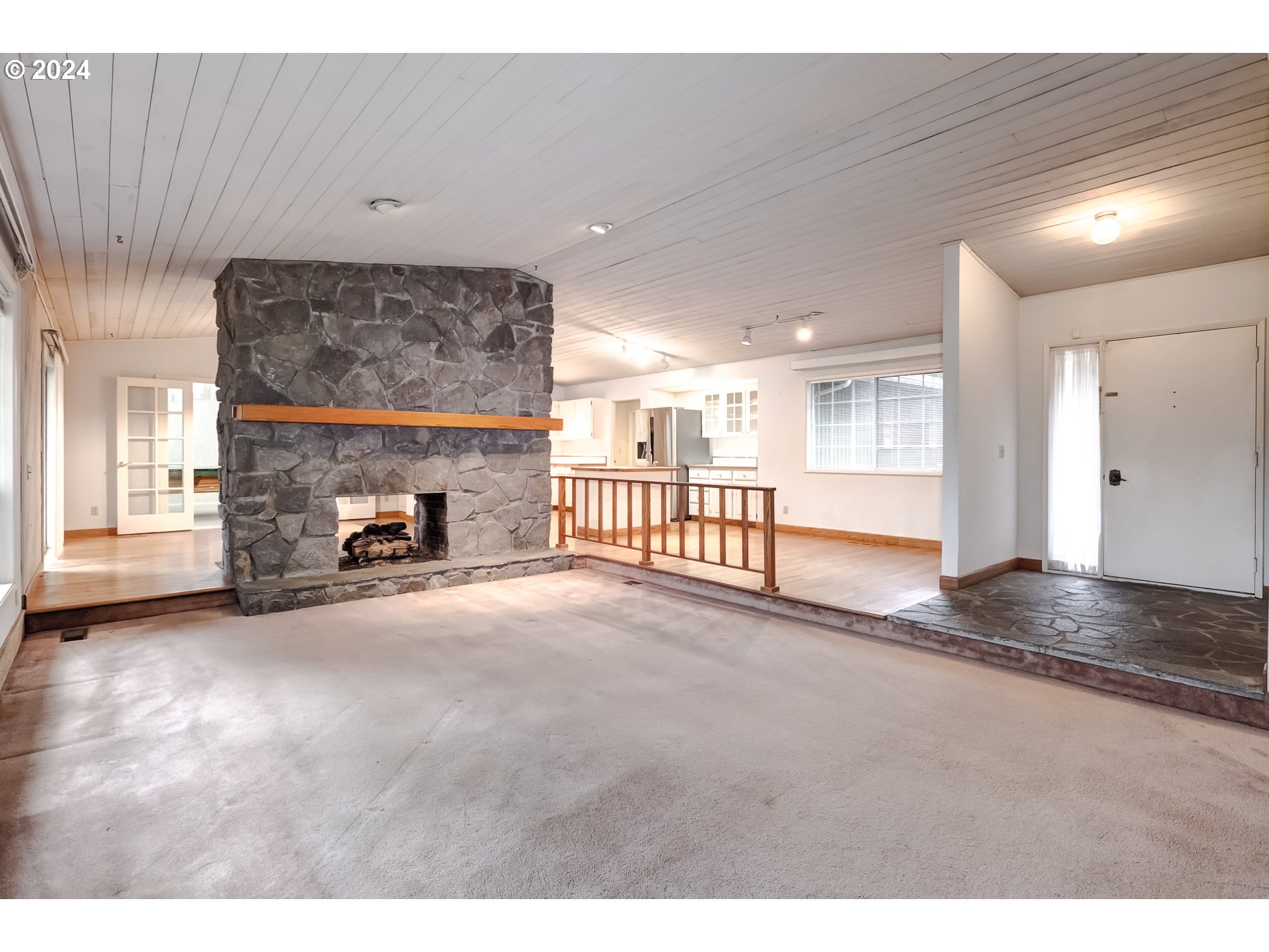 9082 Southwest Arapaho Road Tualatin, OR 97062 - Photo 6 of 31 Living Room
