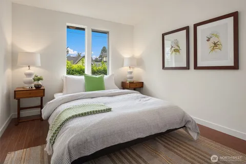 $284,000 | 1519 5th Avenue West, Unit 5, Seattle, WA 98119