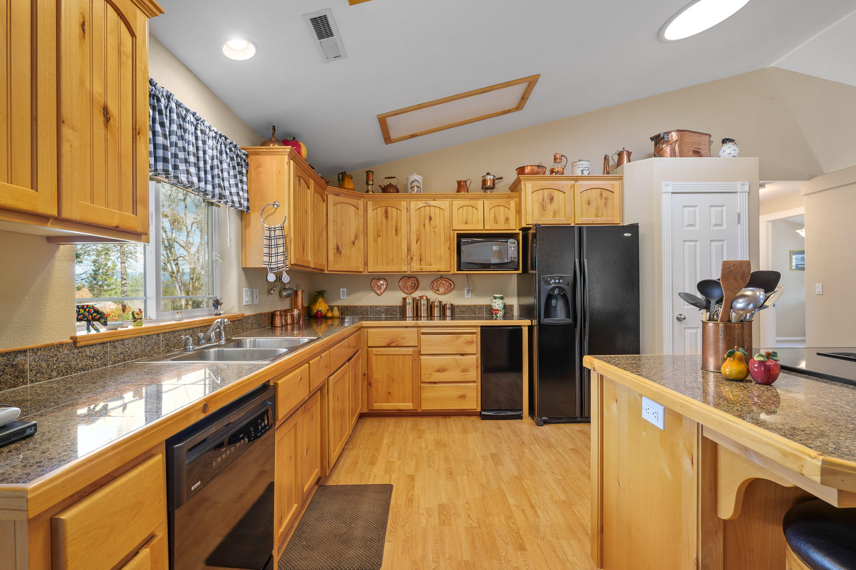 3391 Merlin Road Grants Pass, OR 97526 - Photo 11 of 45 3391MerlinRd-010