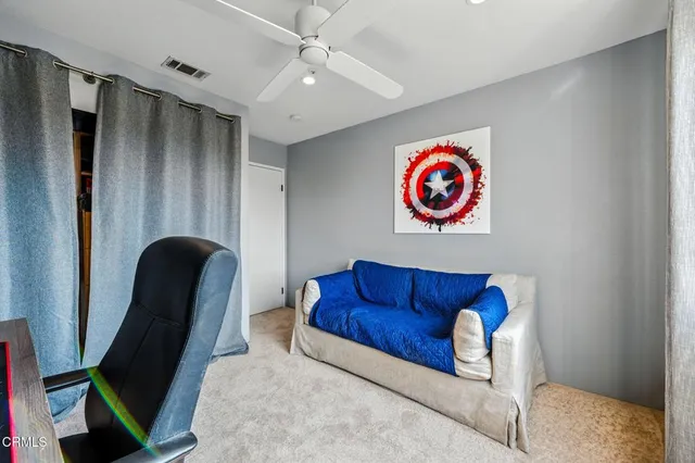 a view of livingroom with furniture and entryway