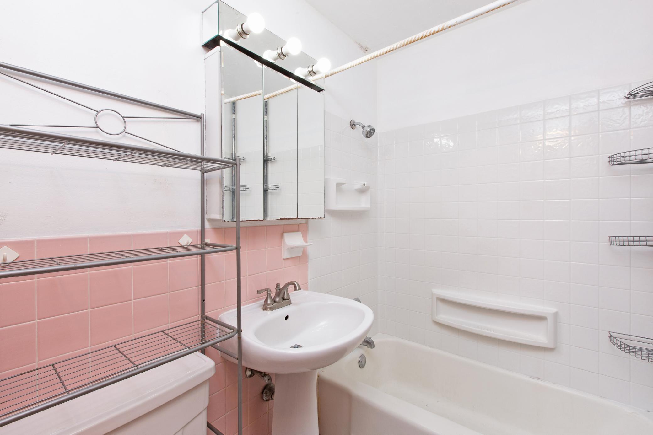 415 Ridgewood Avenue, Unit 103 Minneapolis, MN 55403 - Photo 18 of 20