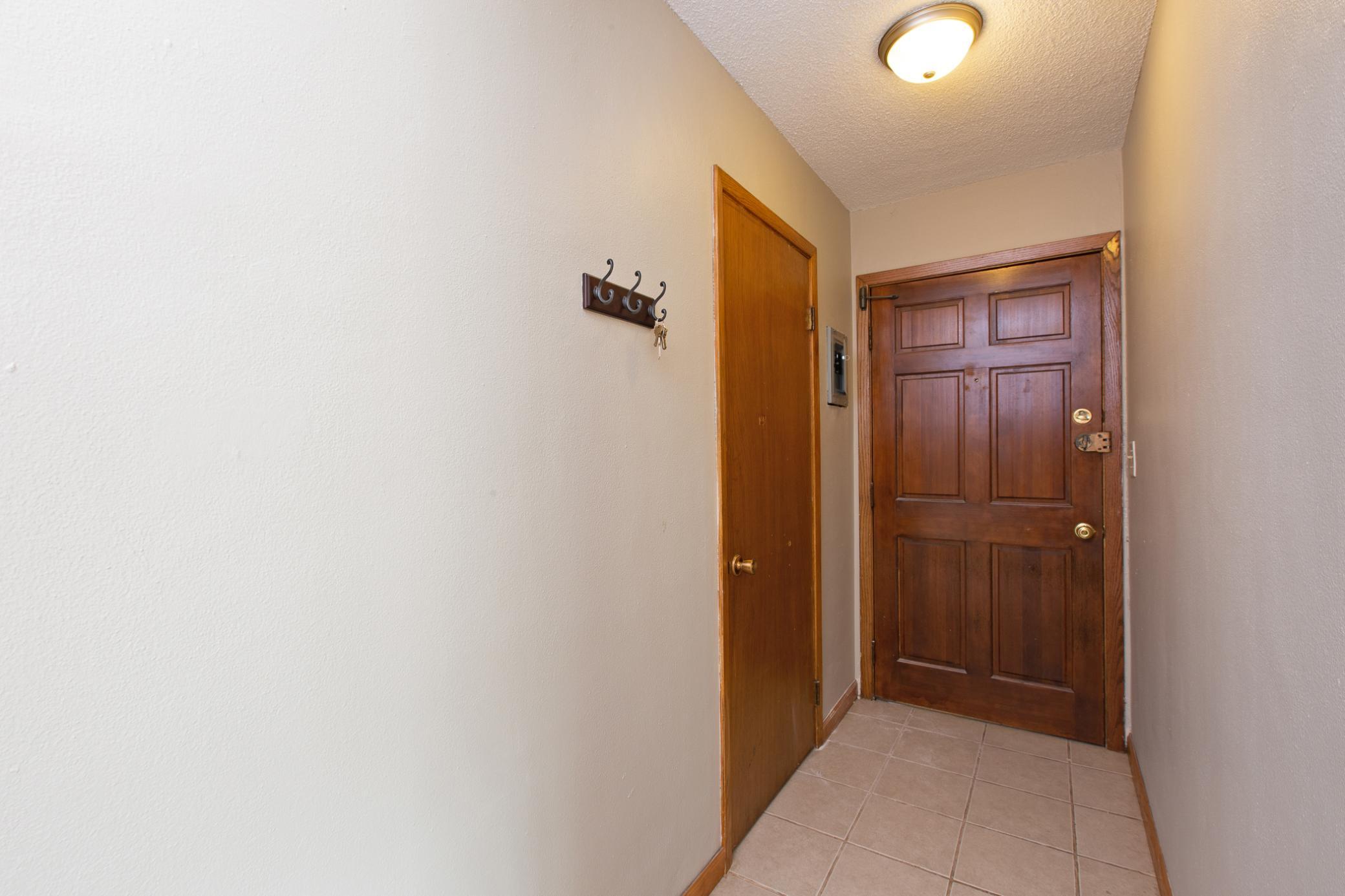 415 Ridgewood Avenue, Unit 103 Minneapolis, MN 55403 - Photo 6 of 20
