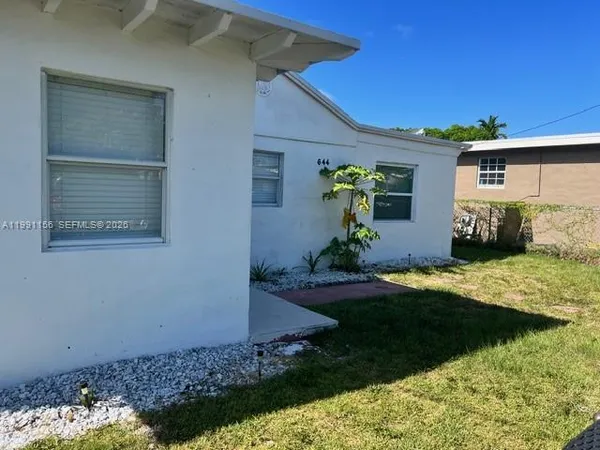 $3,500 | 644 Southwest 1st Court, Unit 644, Hallandale Beach, FL 33009