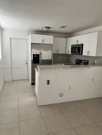 $3,500 | 644 Southwest 1st Court, Unit 644, Hallandale Beach, FL 33009