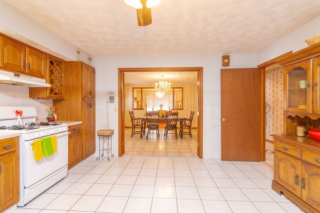 23 Loring Street Springfield, MA 01105 - Photo 1 of 30