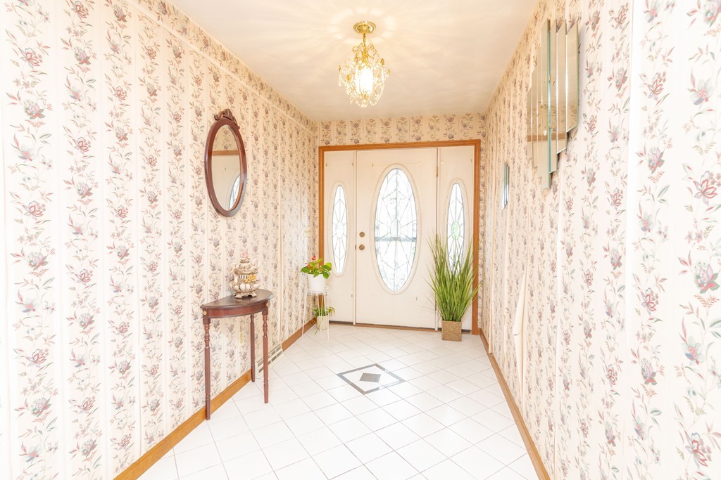 23 Loring Street Springfield, MA 01105 - Photo 11 of 30