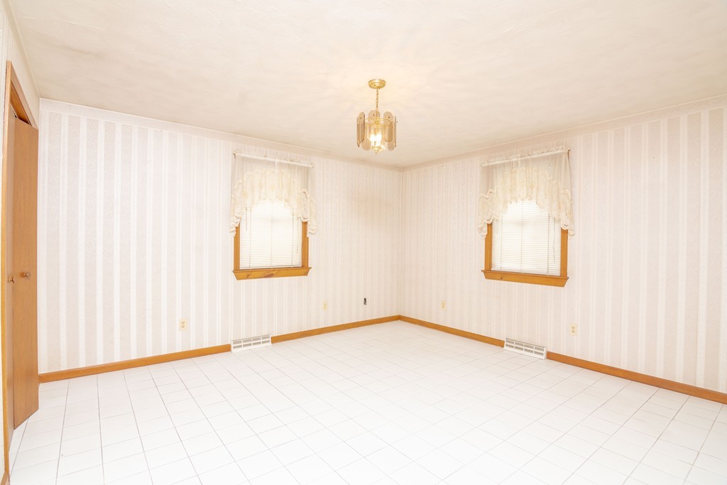 23 Loring Street Springfield, MA 01105 - Photo 12 of 30