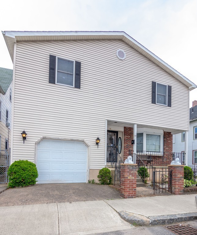 23 Loring Street Springfield, MA 01105 - Photo 2 of 30