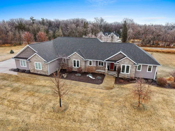 $899,999 | 2875 Stone Creek Circle, Suamico, WI 54313