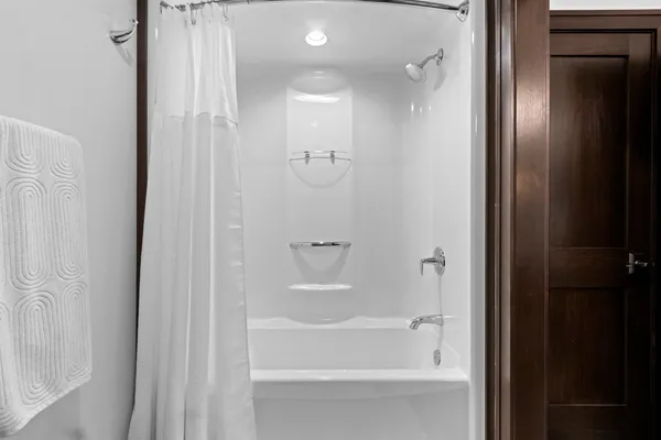 $899,999 | 2875 Stone Creek Circle, Suamico, WI 54313