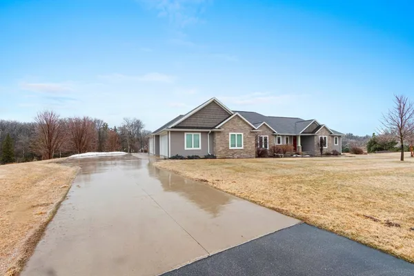 $899,999 | 2875 Stone Creek Circle, Suamico, WI 54313