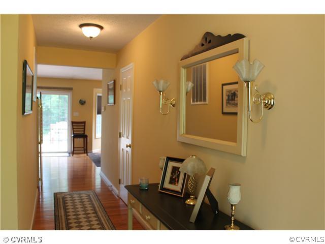 4071 North Hen Peck Road Quinton, VA 23141 - Photo 11 of 23 Foyer