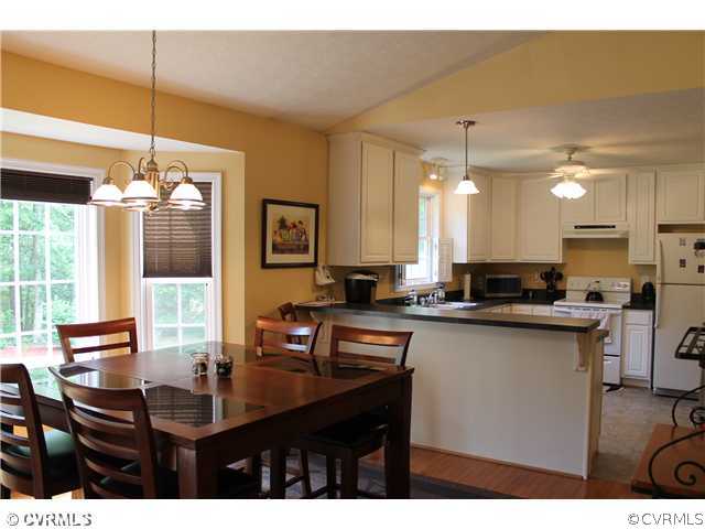 4071 North Hen Peck Road Quinton, VA 23141 - Photo 3 of 23 Kitchen