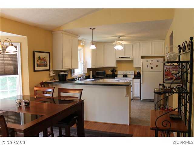 4071 North Hen Peck Road Quinton, VA 23141 - Photo 4 of 23 Kitchen