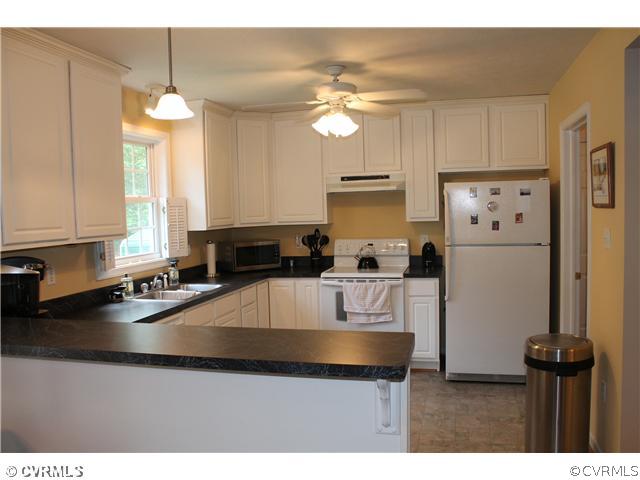 4071 North Hen Peck Road Quinton, VA 23141 - Photo 5 of 23 Kitchen