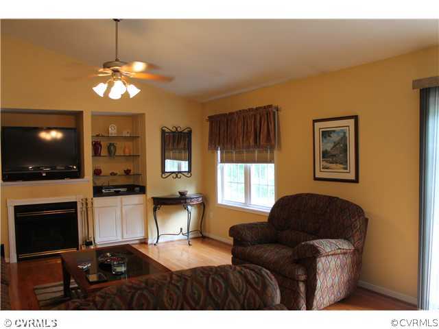 4071 North Hen Peck Road Quinton, VA 23141 - Photo 10 of 23 Den/Family/Great Room
