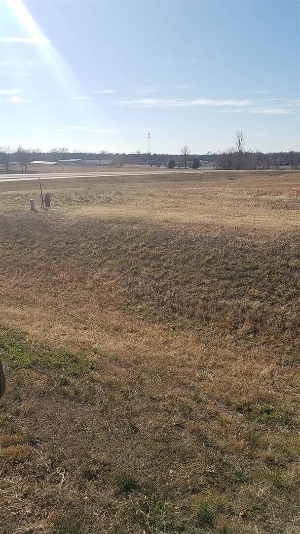 1 North Frontage Road Carterville, IL 62918 - Photo 2 of 4 a view of an ocean