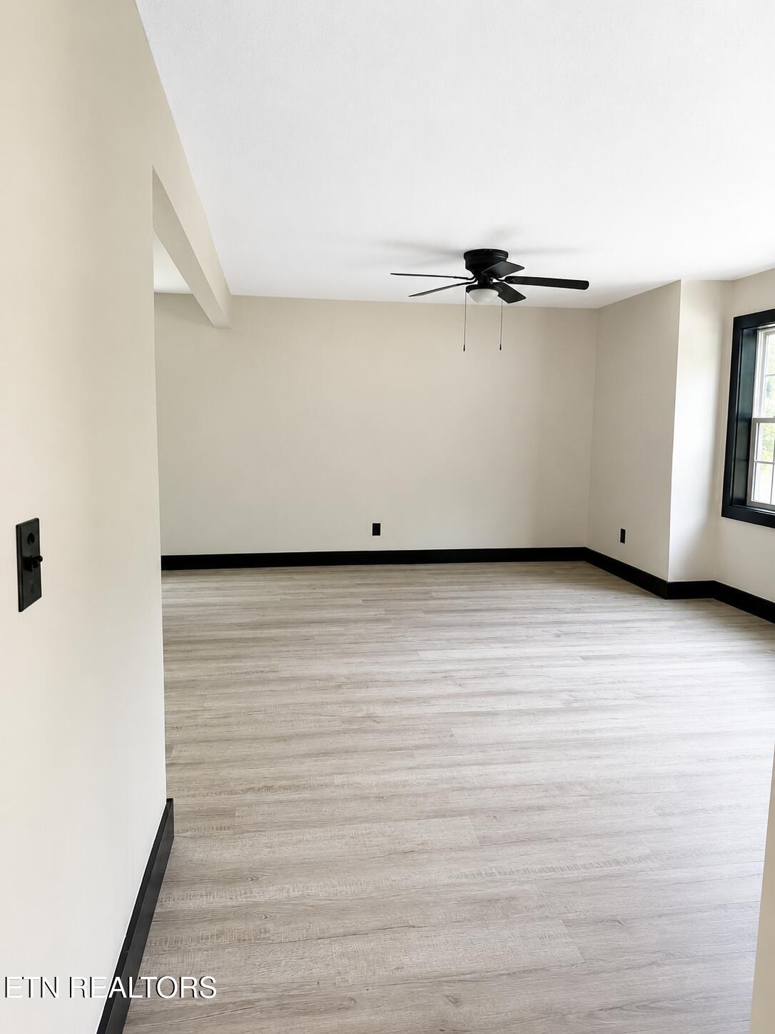 105 Pelham Road Knoxville, TN 37914 - Photo 3 of 15 489284B9-BDC8-47AD-8153-1C2E36F735F6