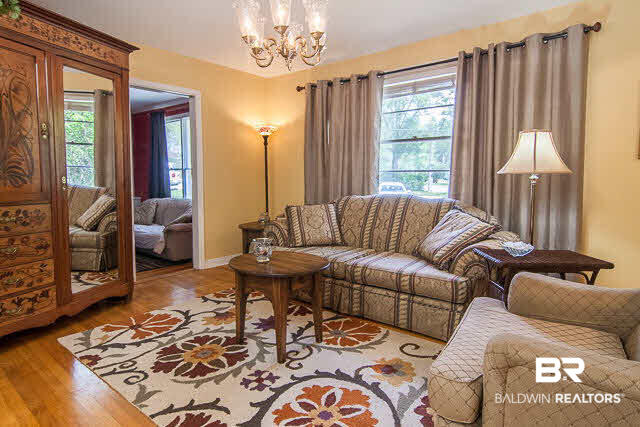351 Thornton Place Mobile, AL 36609 - Photo 4 of 22 Nice windows and hard wood floors