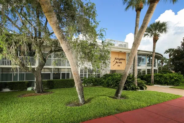 a view of house with a yard