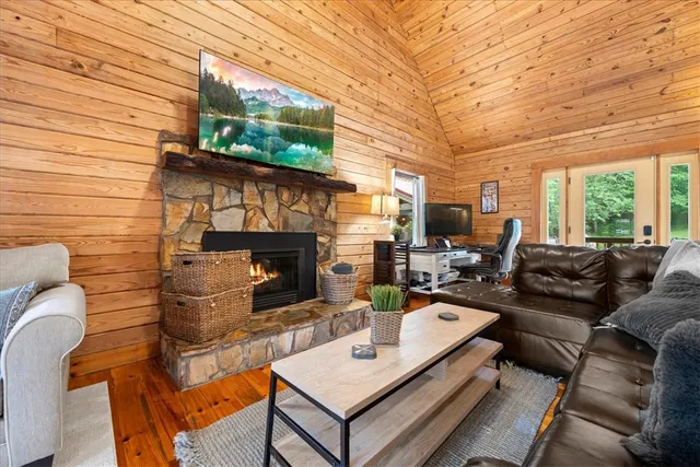 $379,000 | 305 Mt Bay Drive, Westminster, SC 29693