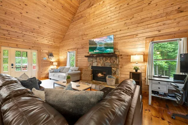 $379,000 | 305 Mt Bay Drive, Westminster, SC 29693