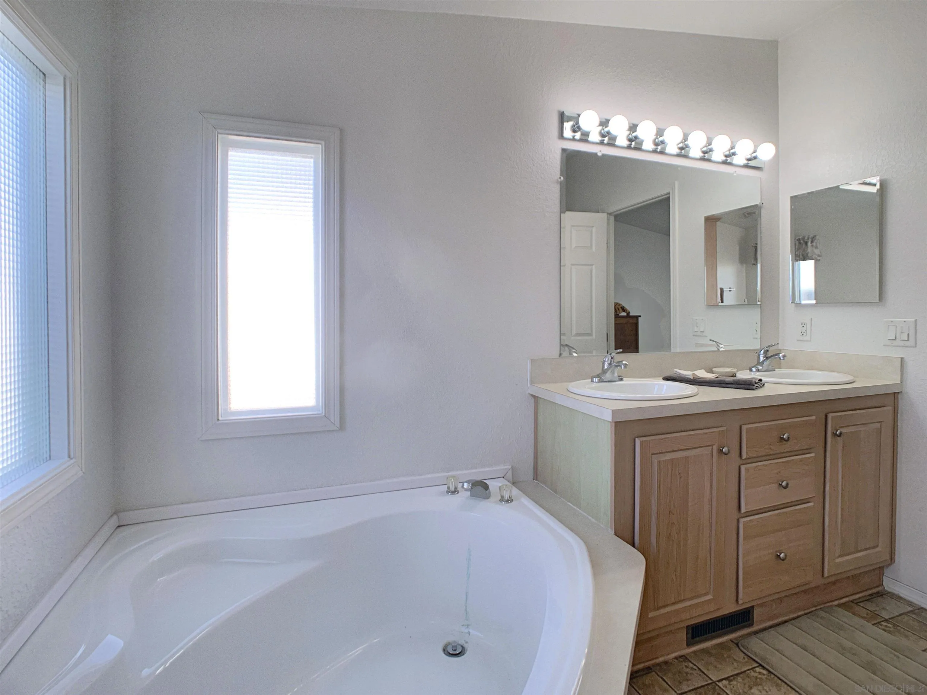 3505 Alpine Boulevard, Unit 57 Alpine, CA 91901 - Photo 18 of 28 This Primary Bathroom offers a wonderful soaking tub and stall shower.