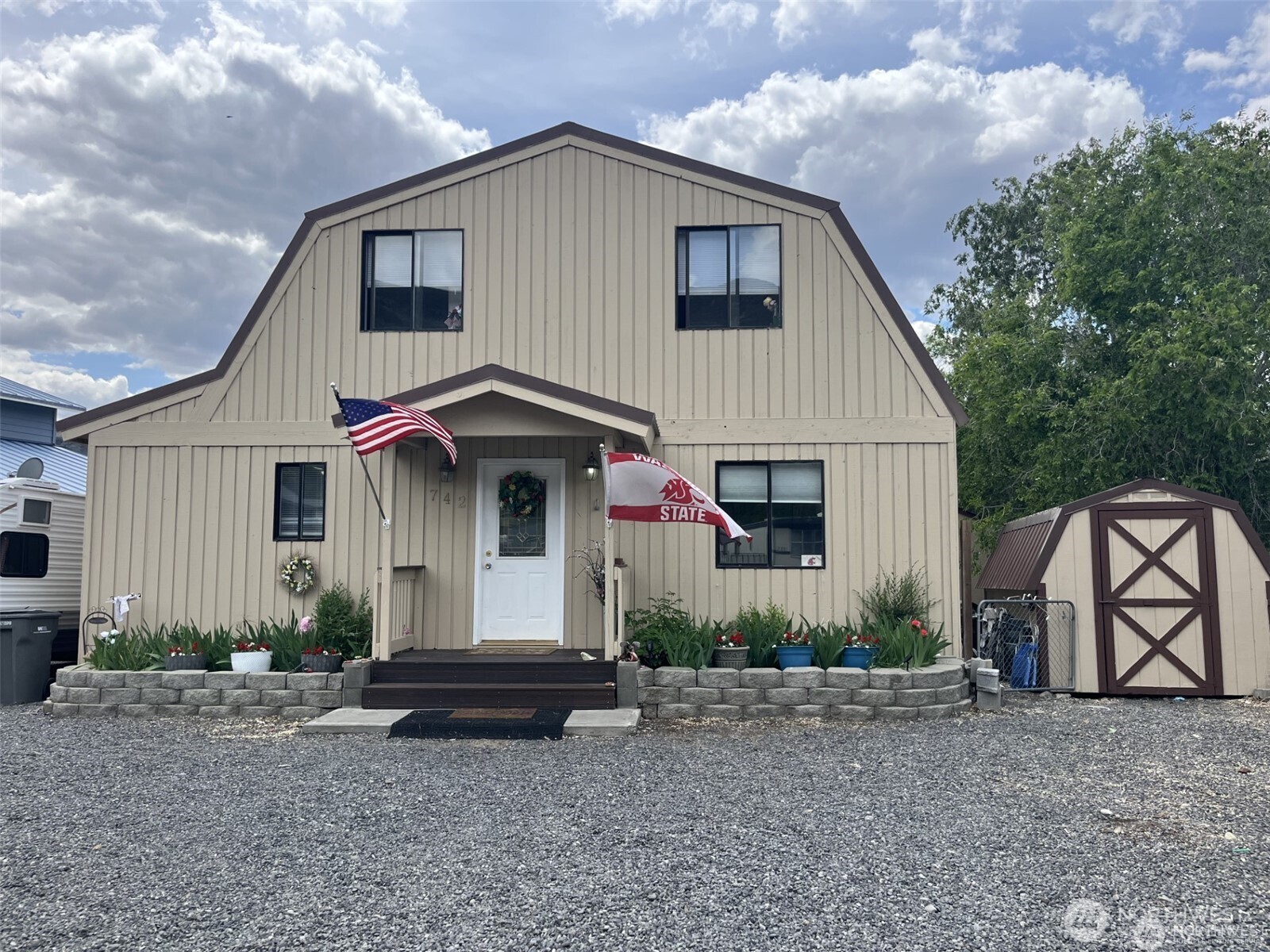 742 Chukar Place Southwest Quincy, WA 98848 - Photo 2 of 30