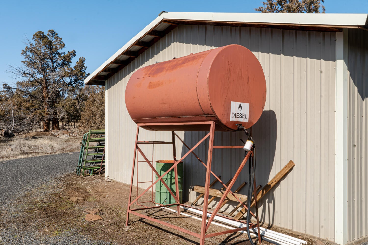 66250 Gerking Market Road Bend, OR 97703 - Photo 63 of 86 500 gallon diesel tank