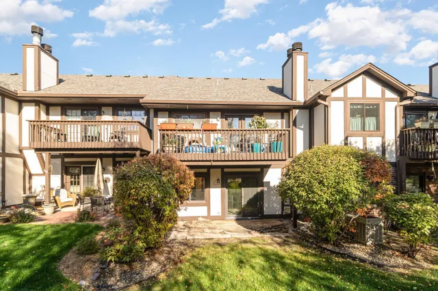 $169,000 | 5157 Balmoral Lane, Bloomington, MN 55437