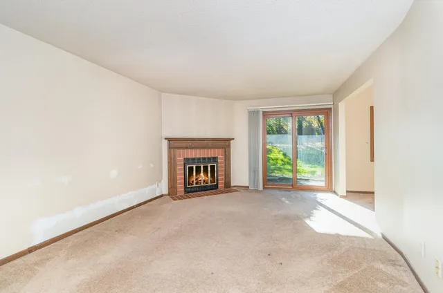 $169,000 | 5157 Balmoral Lane, Bloomington, MN 55437