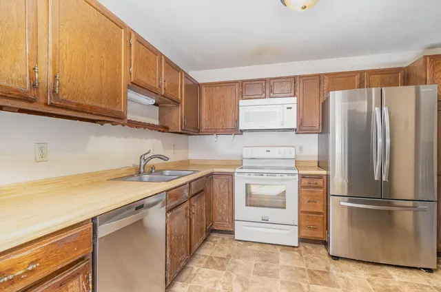 $169,000 | 5157 Balmoral Lane, Bloomington, MN 55437