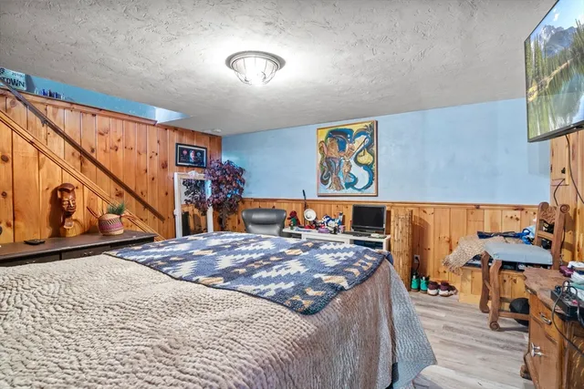 a bed room with a bed