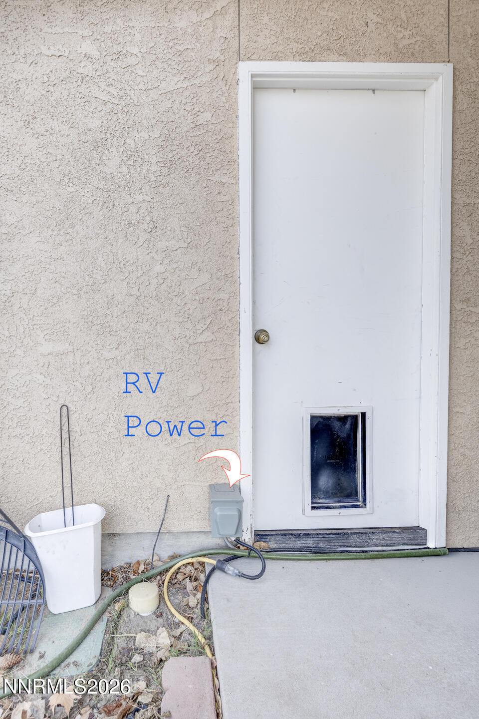 4033 Cimarron Road Fallon, NV 89406 - Photo 22 of 31 a room with a couch and a window