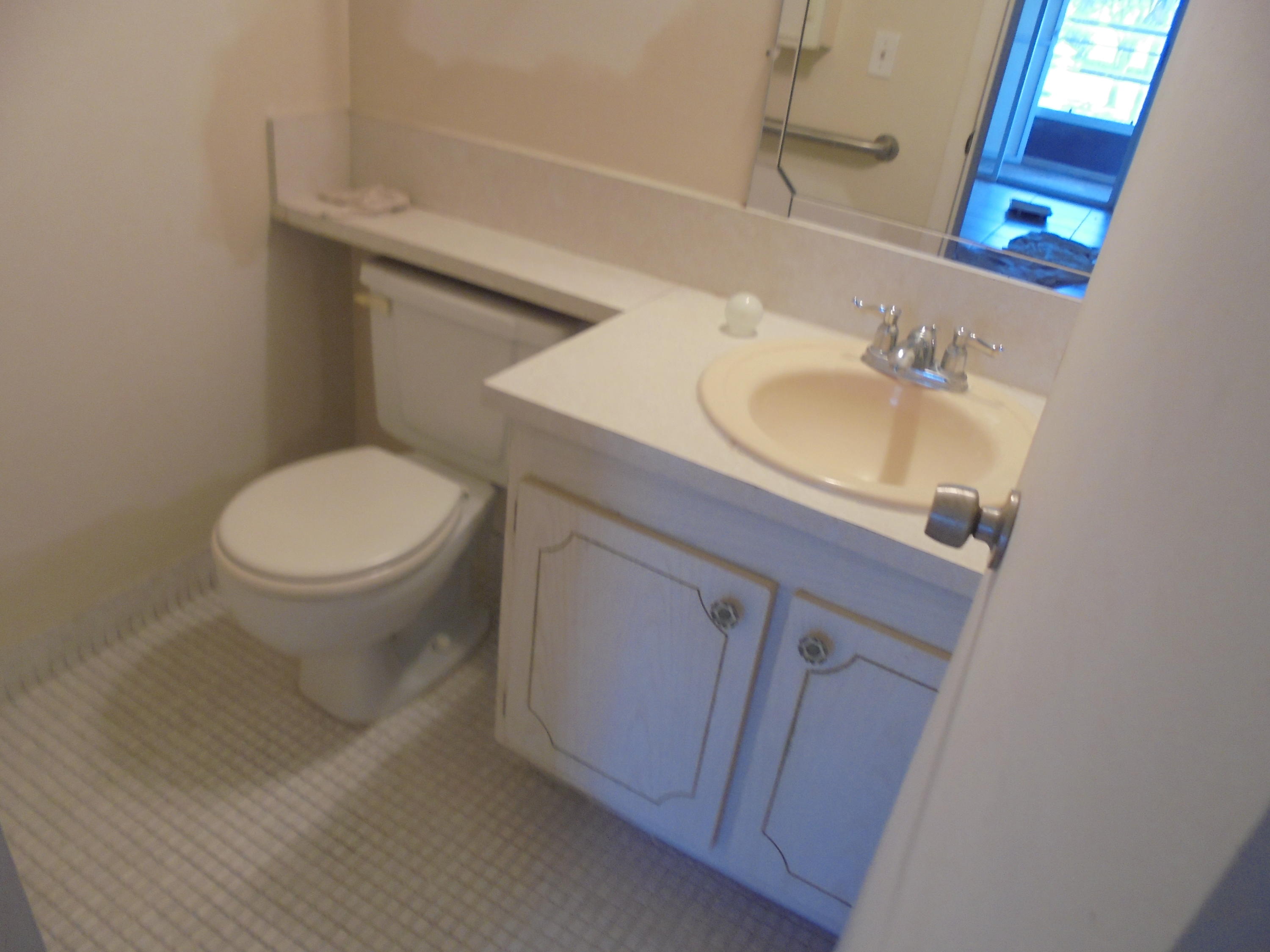 108 Suffolk C Boca Raton, FL 33434 - Photo 8 of 14 108 Suffolk C 021