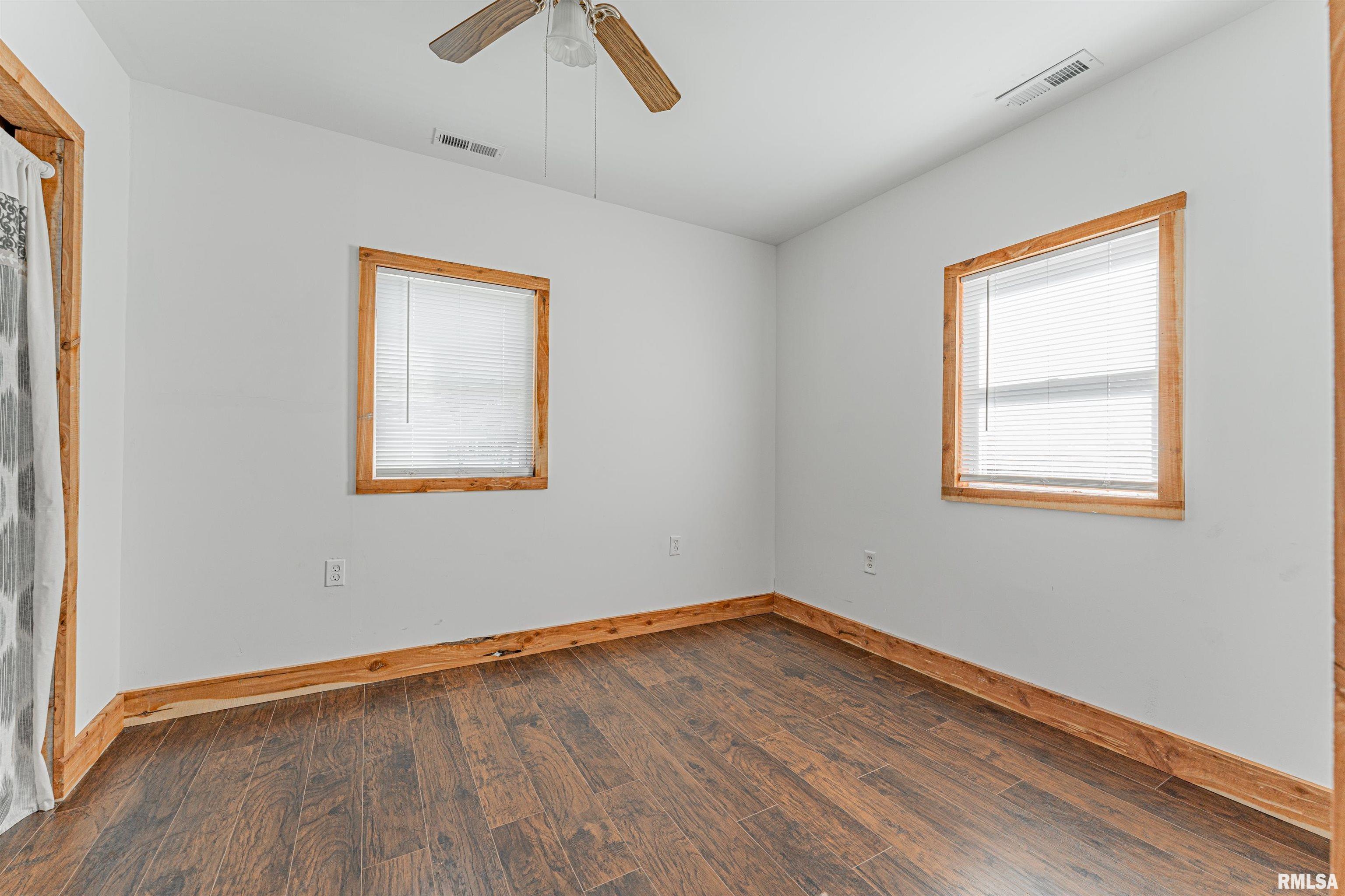 814 1st Street Lincoln, IL 62656 - Photo 13 of 20