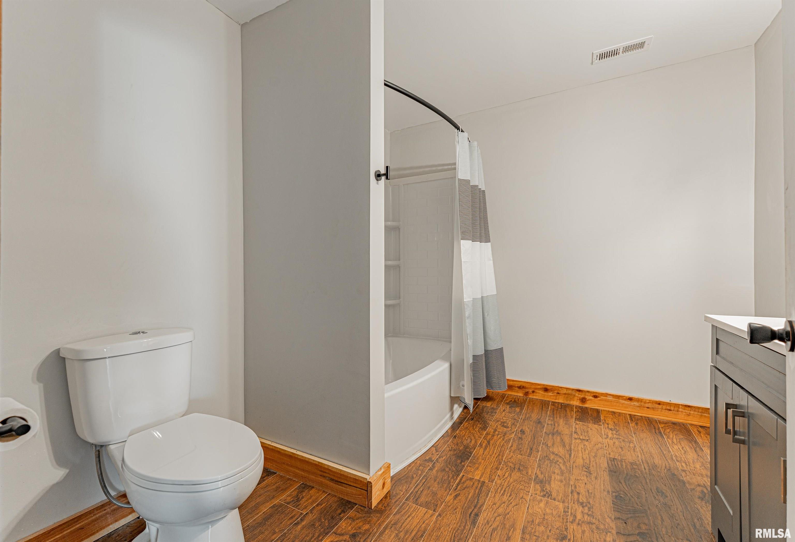 814 1st Street Lincoln, IL 62656 - Photo 15 of 20