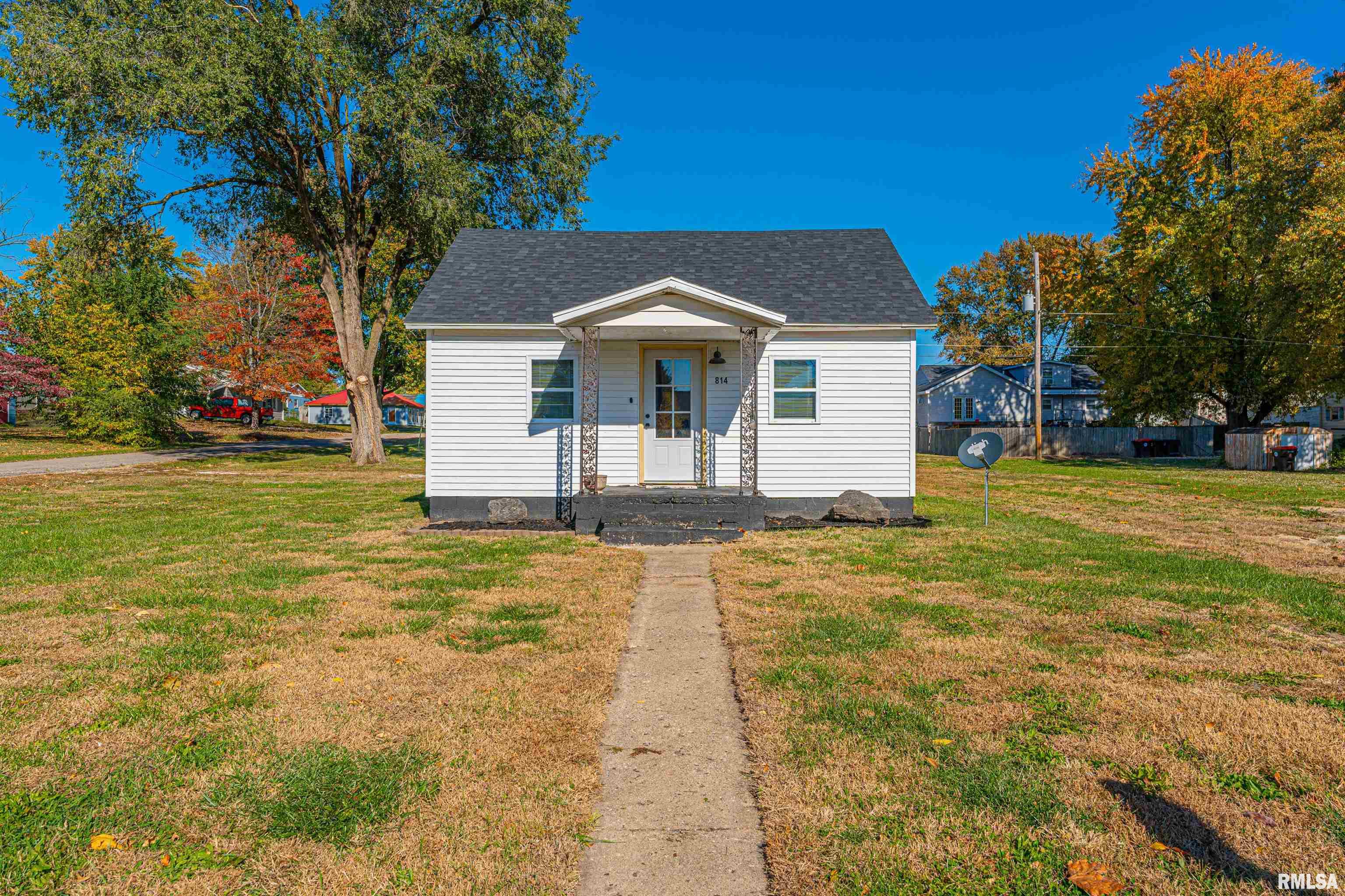 814 1st Street Lincoln, IL 62656 - Photo 2 of 20