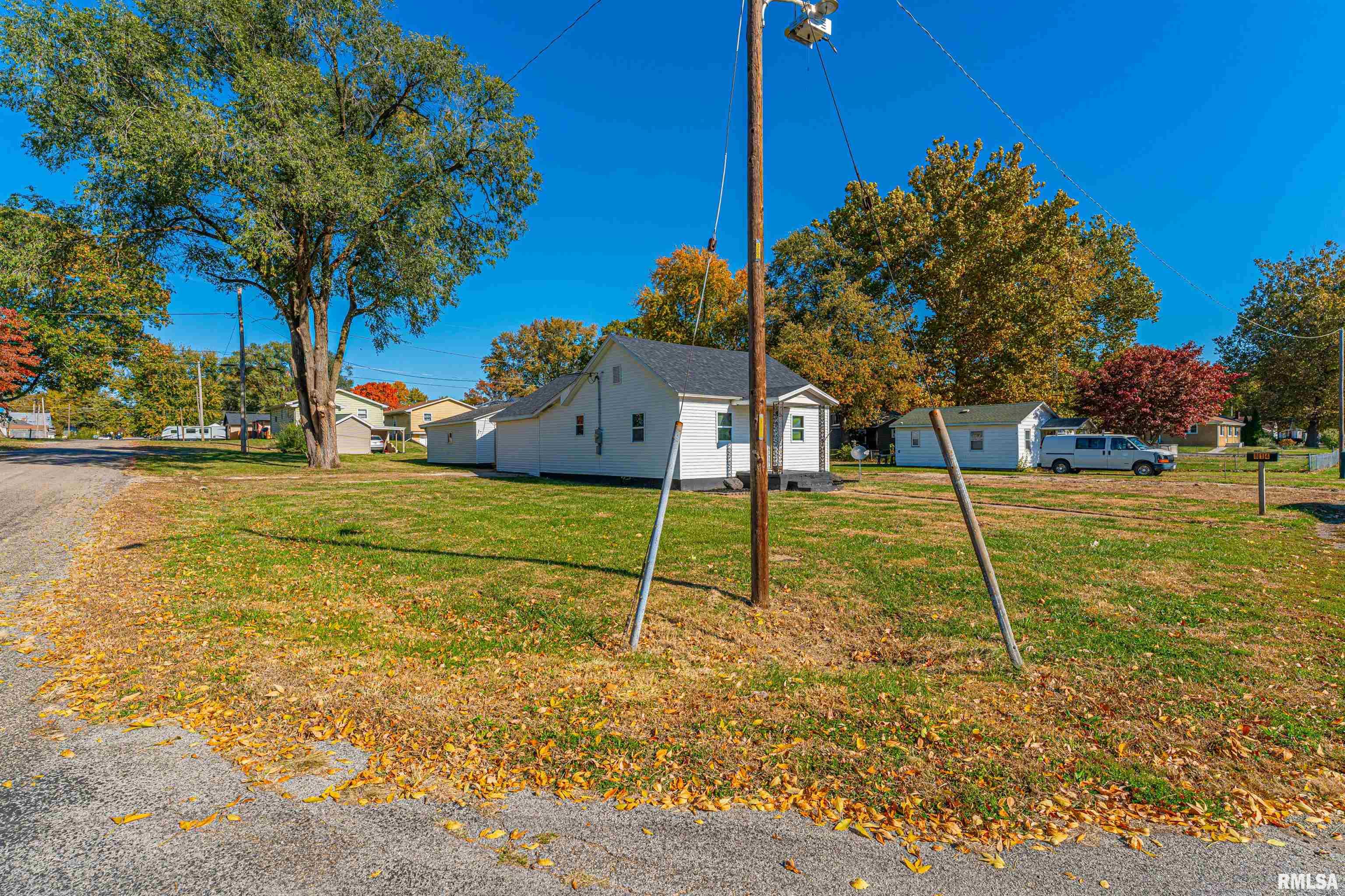 814 1st Street Lincoln, IL 62656 - Photo 3 of 20