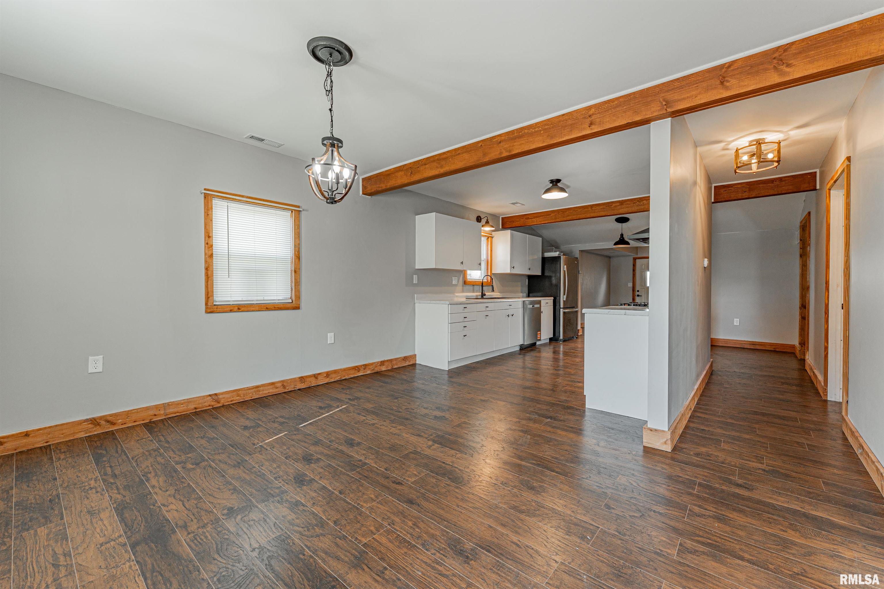 814 1st Street Lincoln, IL 62656 - Photo 4 of 20