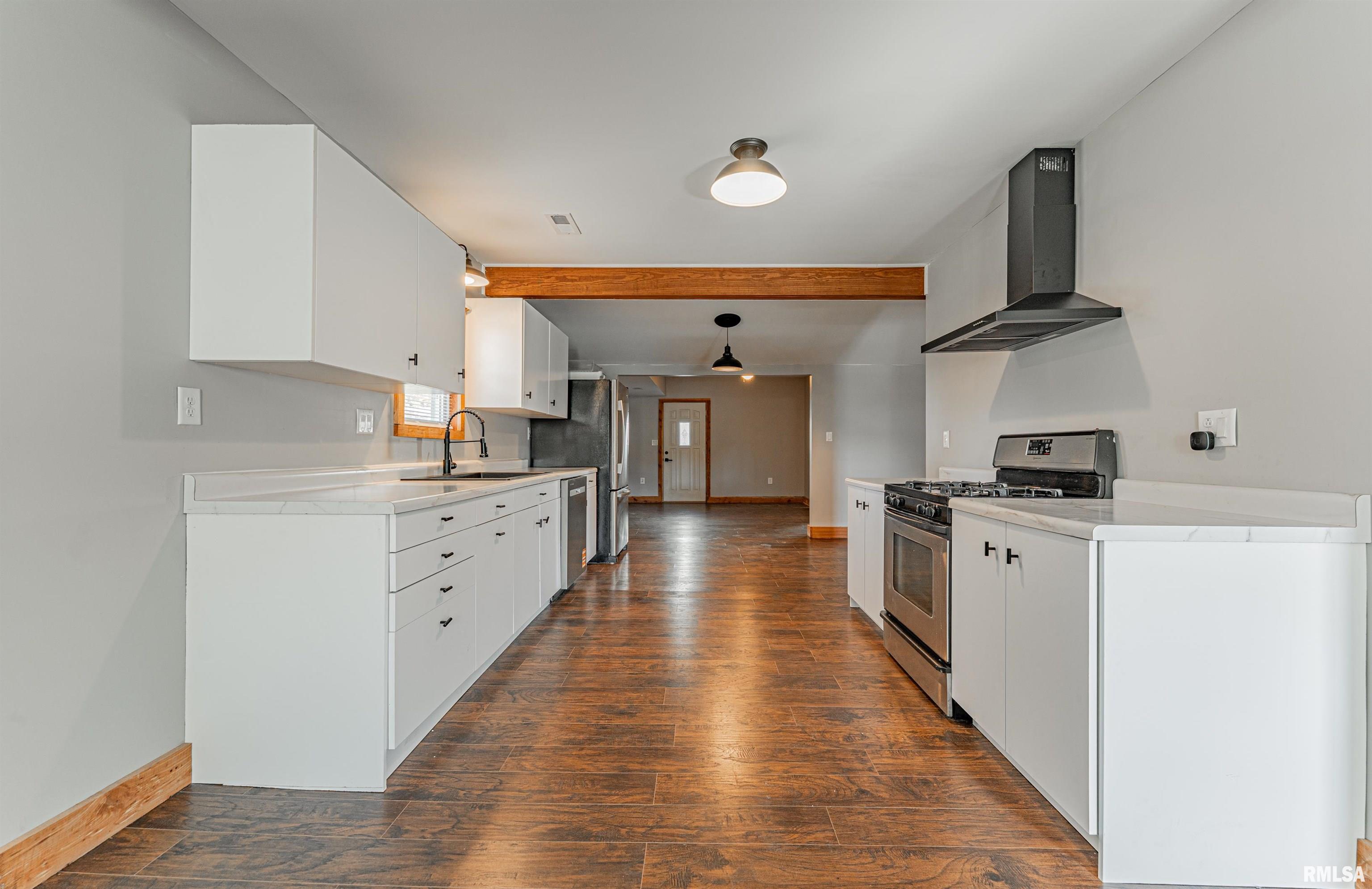 814 1st Street Lincoln, IL 62656 - Photo 7 of 20