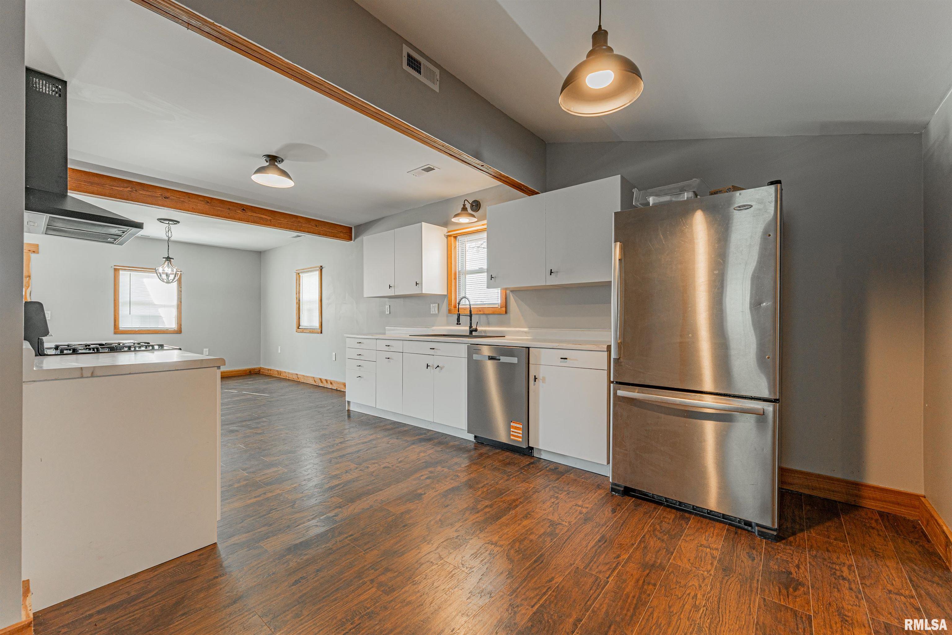 814 1st Street Lincoln, IL 62656 - Photo 8 of 20