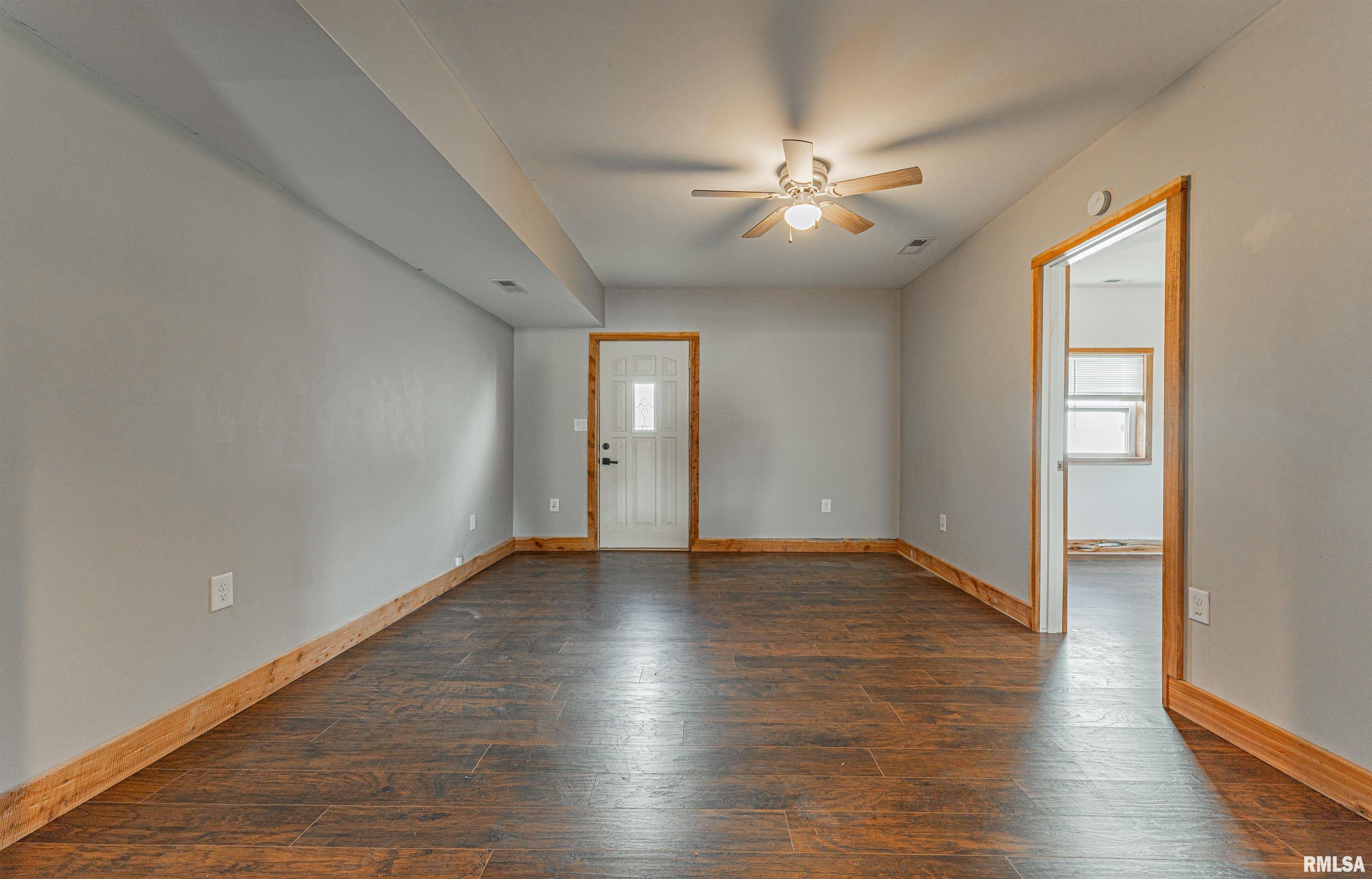 814 1st Street Lincoln, IL 62656 - Photo 9 of 20