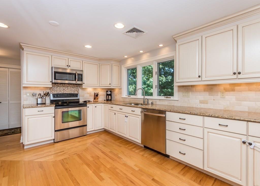 7 Ledge Road Waltham, MA 02452 - Photo 3 of 40 Gallery Image 3