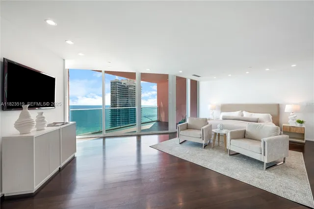 $8,973,000 | 300 South Pointe Drive, Unit 3405, Miami Beach, FL 33139