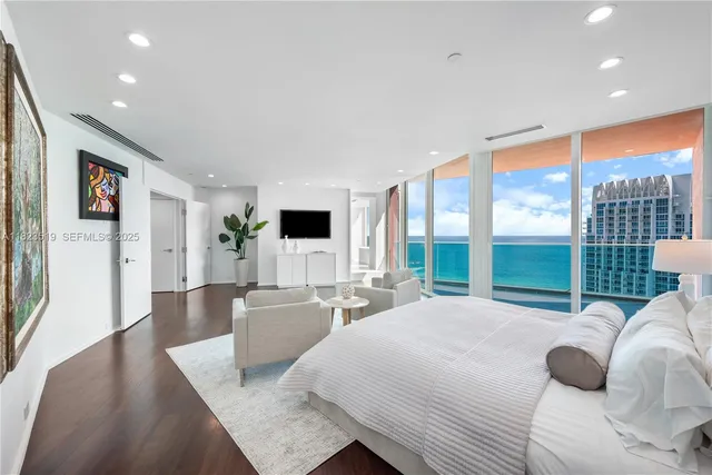 $8,973,000 | 300 South Pointe Drive, Unit 3405, Miami Beach, FL 33139