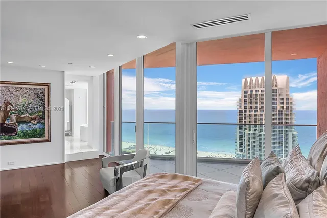 $8,973,000 | 300 South Pointe Drive, Unit 3405, Miami Beach, FL 33139