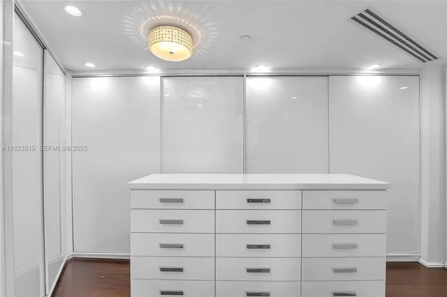 $8,973,000 | 300 South Pointe Drive, Unit 3405, Miami Beach, FL 33139