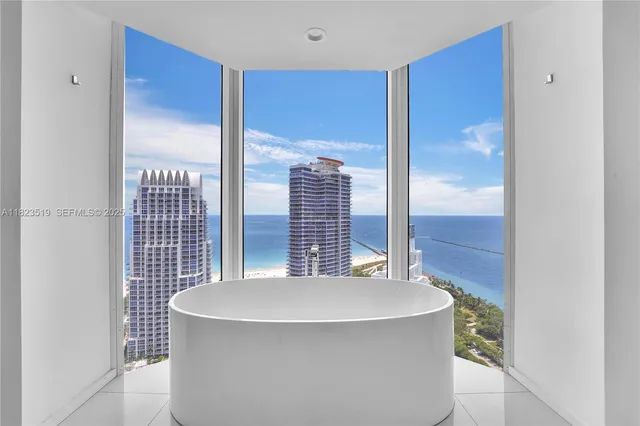 $8,973,000 | 300 South Pointe Drive, Unit 3405, Miami Beach, FL 33139